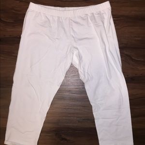 White capri leggings